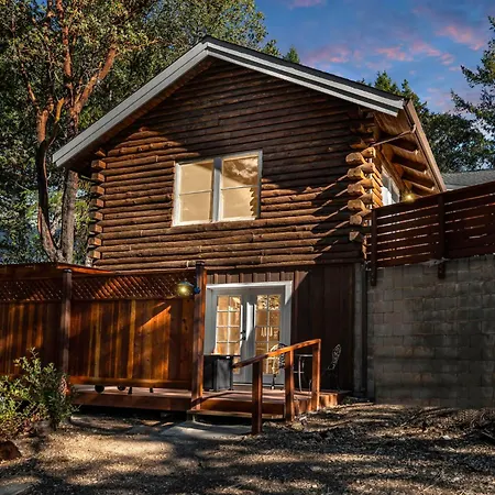 Mays Luxury Farmstay- Log Cabin Luxury Studio